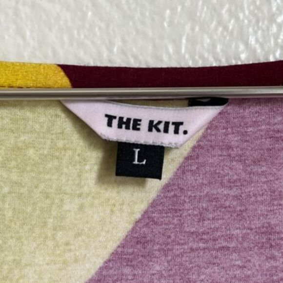 THE KIT. Gisella Henley Top in Cerise Paradise Size LARGE - Picture 4 of 6